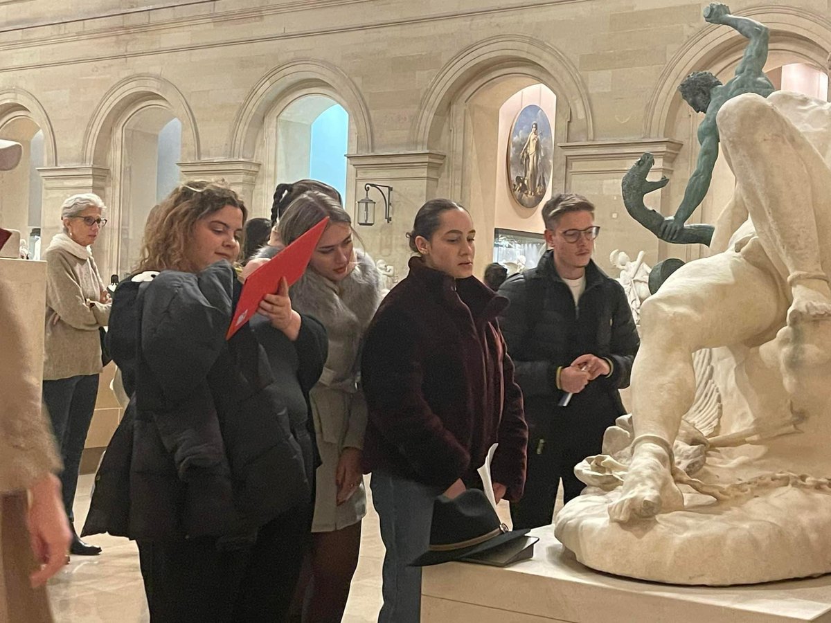 TOPICSbyISTEC's tweet photo. Repérage pour les étudiants du Master Évènementiel Industrie culturelle et créativité avant leur médiation CAMPUS Louvre.
#ISTEC #EIC2 #IndustrieCulturelle #M2 #CampusLouvre #Culture #Louvre #evenementiel #creativite https://t.co/8WBEgPuHBb