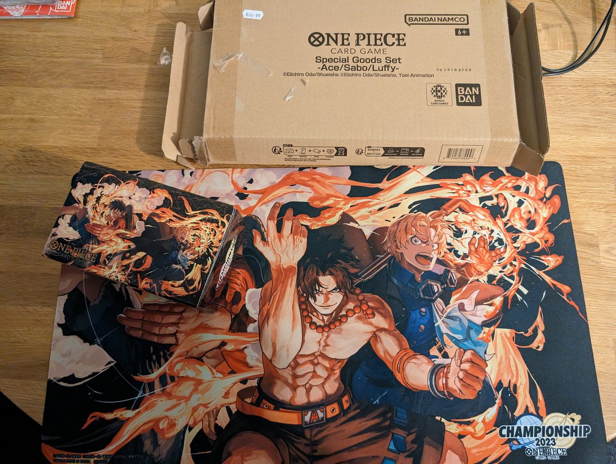 Dyslexic_Read's tweet photo. @BandaiNamcoEU hi Bandai, I bought the one piece card game special goods set - Ace /Sabo/Luffy but I was missing the Ace card inside, is there a way I can get a replacement? I bought from a local retailer and they left it in the brown box? https://t.co/vI9zw9XxSe