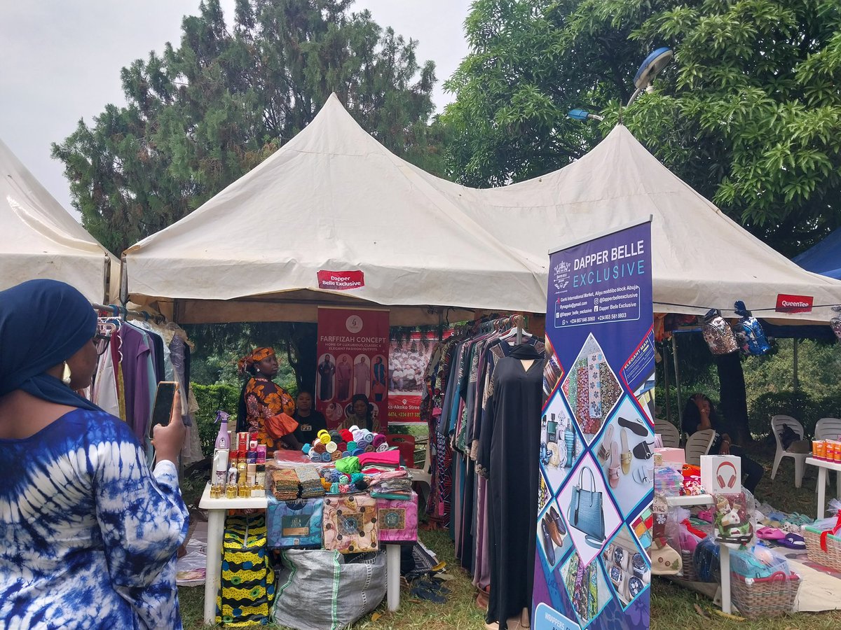 🍲👗 The Abuja Food & Fashion Festival kicked off, celebrating Nigerian food and culture. Co-founder of Ibloov, Mr Tokunbo Ojo, highlighted the project's goal to promote Nigerian culture and boost the economy. The festival, a convergence of vendors nationwide, showcased diverse…