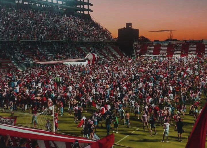 Jairooneill's tweet photo. Somos de primera 🇦🇹

Agradecerles a todos los que nos acompañaron durante la temporada y creyeron en este equipo hasta el final. 

Seguimos en donde merecemos estar. 

Merecido para este plantel. 

El Tate nomá! 👊🏼

@clubaunion #VamosTate https://t.co/5plikPPewP
