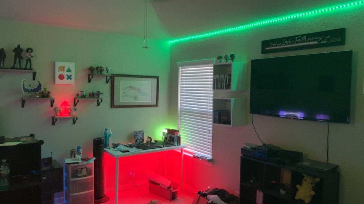 FPwnage's tweet photo. We getting festive and trying to stay positive up in here! https://t.co/DDNvGDS7gf