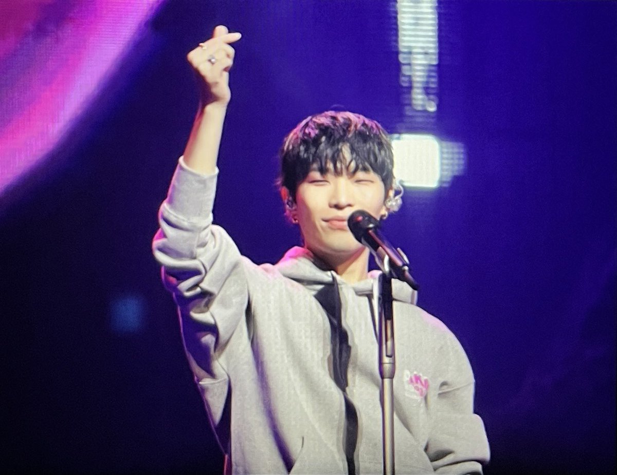 Fantasia407's tweet photo. 231126 악뮤토피아 #악뮤 #찬혁 #수현 https://t.co/H2ryr91EZ8