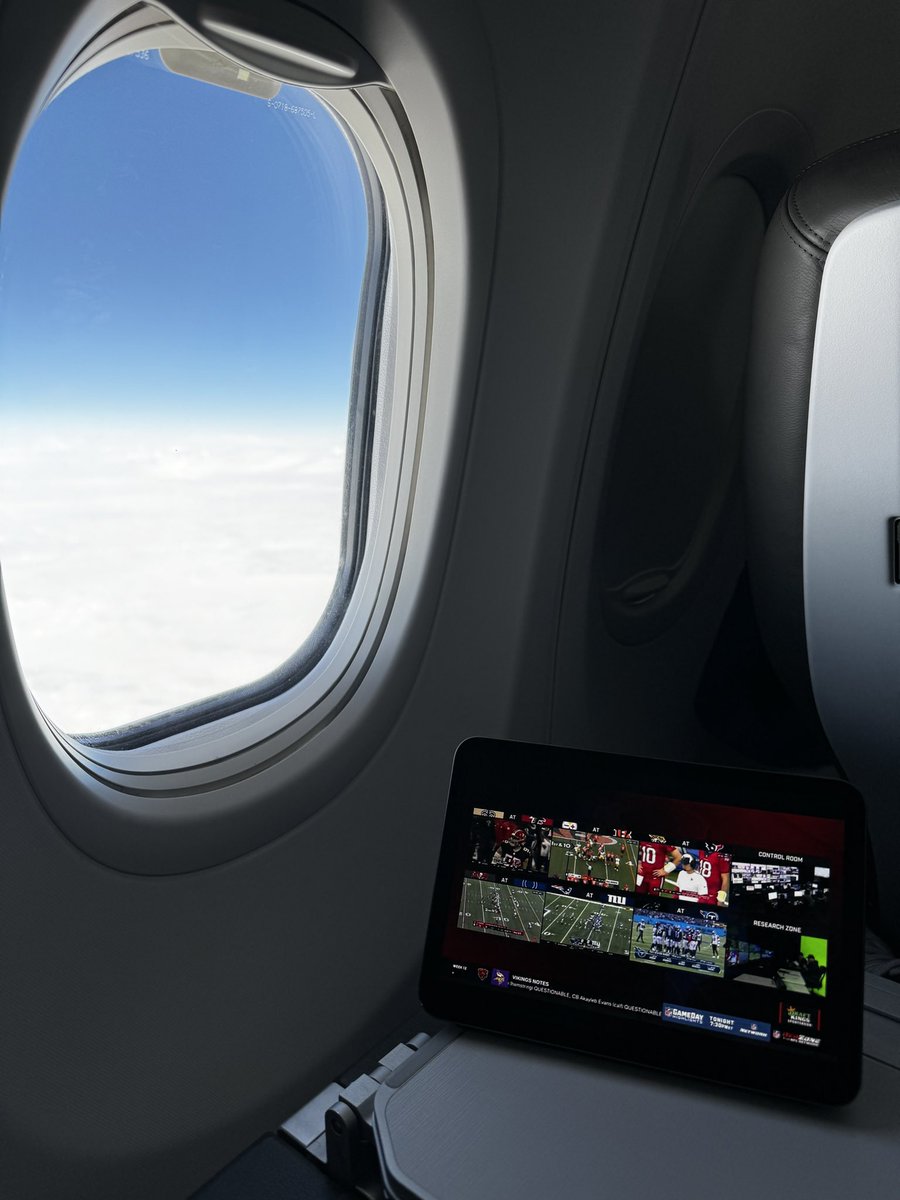 Flying on Sunday isn’t fun, but glad <a href="/AlaskaAir/">Alaska Airlines</a> WIFI is on point today! Im ready for <a href="/ScottHanson/">Scott Hanson</a> and <a href="/nflnetwork/">NFL Network</a> Red Zone.