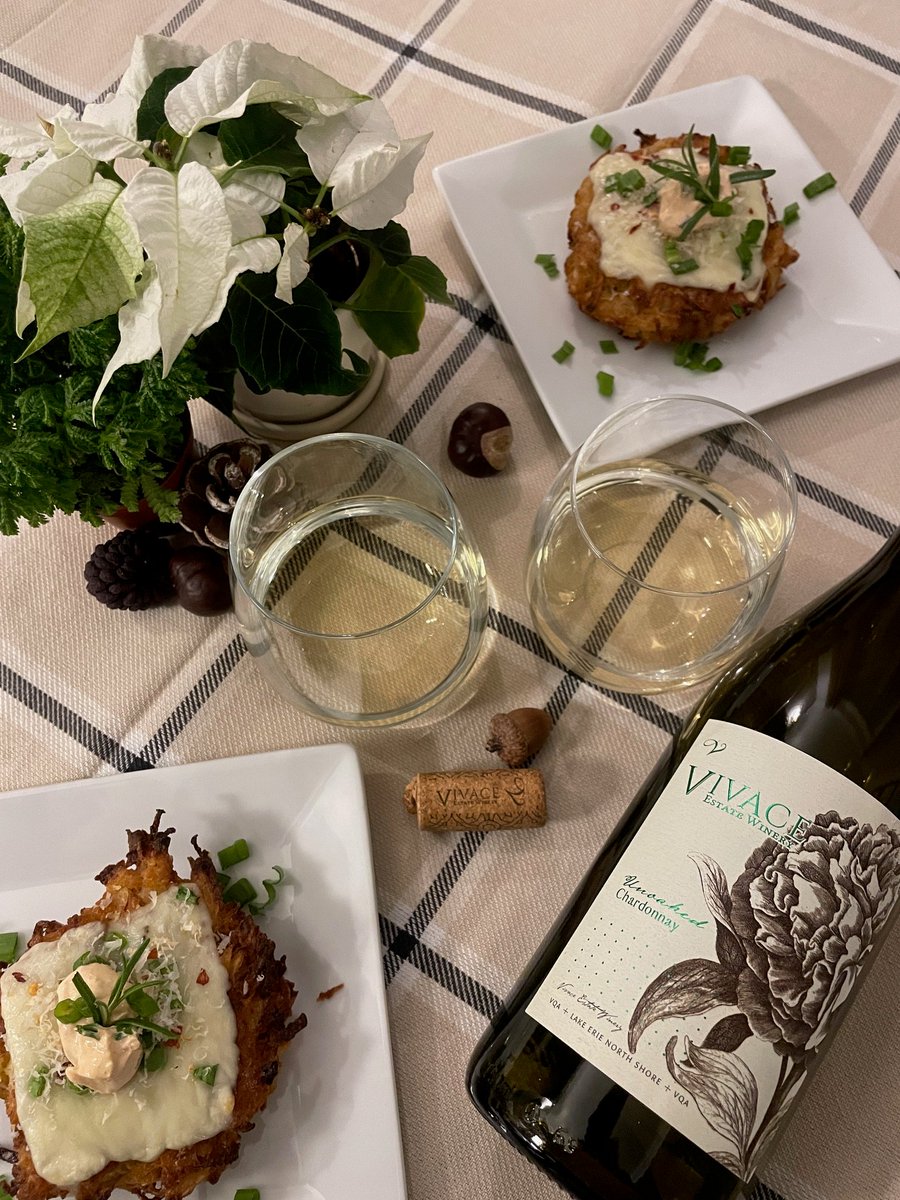 Latke here! 👀 🎄
Took this pre holiday pairing for a spin. Vivace Unoaked Chardonnay and these potatoes pancakes were delicious! Mix it up and dress them anyway you like! 
You will want to add this one to your wine list! We suggest a visit to the winery! 
ecwb.ca/viavace-estate…