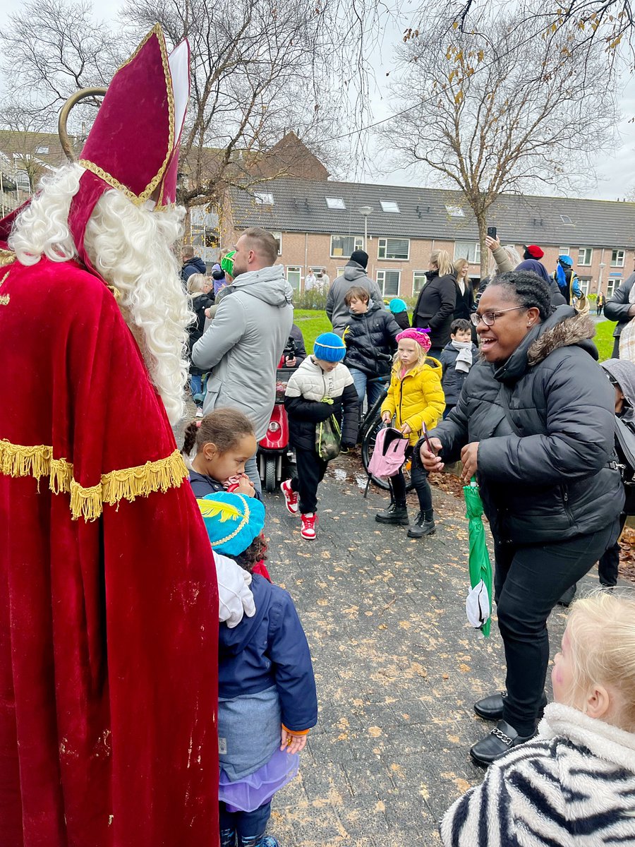 Eijkson's tweet photo. Het was een mooie dag in #denhaag en #delft met heel veel gezelligheid #zwartepiet https://t.co/ZgzlA4Lzcm