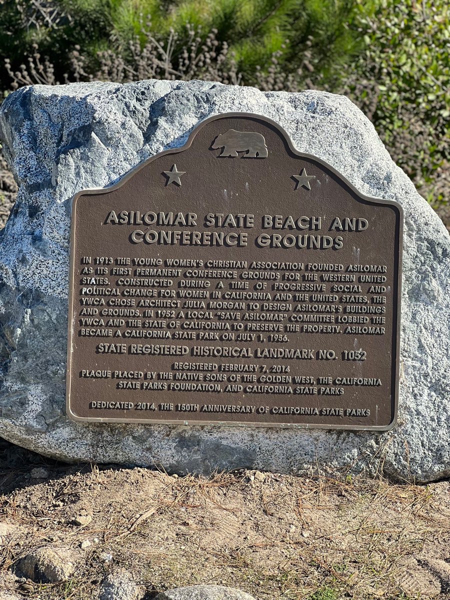 Przegaa's tweet image. Wczoraj odwiedziłam Asilomar Conference Grounds, miejsce, które stało się historyczne dla świata AI. Zasady Asilomar, sformułowane w 2017 roku, to zbiór 23 zaleceń dotyczących etyki i bezpieczeństwa w rozwoju AI. Obejmują one szeroki zakres kwestii, od transparentności po…