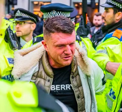 PaulGolding's tweet photo. If Tommy Robinson had been an Islamist climbing all over the Cenotaph calling for jihad and Muslim armies, then he would not be arrested. THAT'S A FACT.
#TwoTierPolicing Met Police https://t.co/wyTQpmvH63