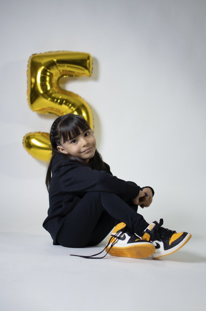 hwcreativos's tweet photo. Una sesión muy especial con Ana Valentina! #5years #birthday #HW #photography https://t.co/ju5U6XVYmV