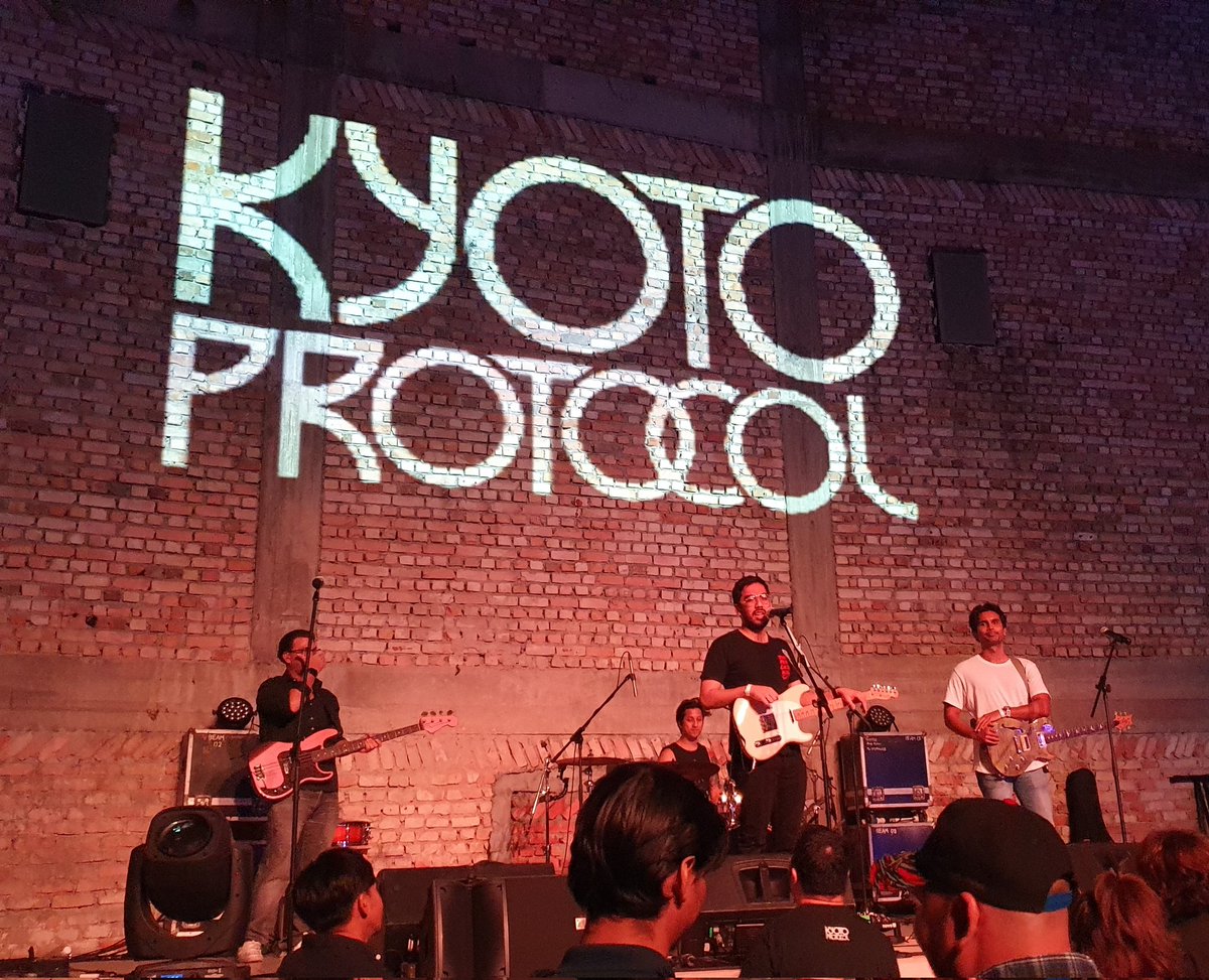 syarmimi_liyana's tweet photo. Penutup 2023 watching Kyoto Protocal and The Times at #REXFEST #REXKL and they didn't disappoint! 💯
P/s : No more shows in line till end of this year and hopefully it stays that way 🤡. Sambung tahun depan lah pulak 😂 https://t.co/opgSRFtAzA