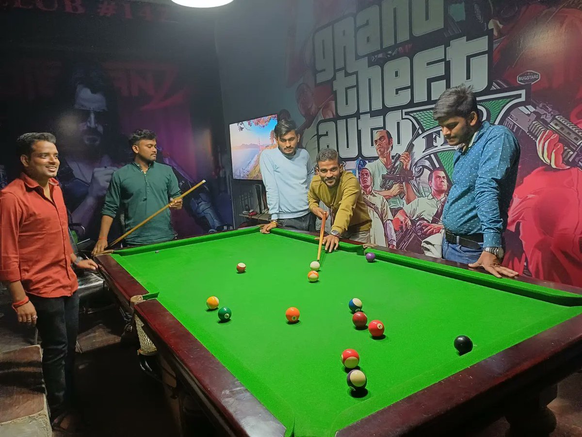 Dwivedi_AUSU's tweet photo. I don't always win in gaming, but I always have fun.
Sunday ☺️ Funday 💫🫶🏻
@Dwivedi_AUSU 
#Snooker #evening #Friends https://t.co/vwlm6BbV5z