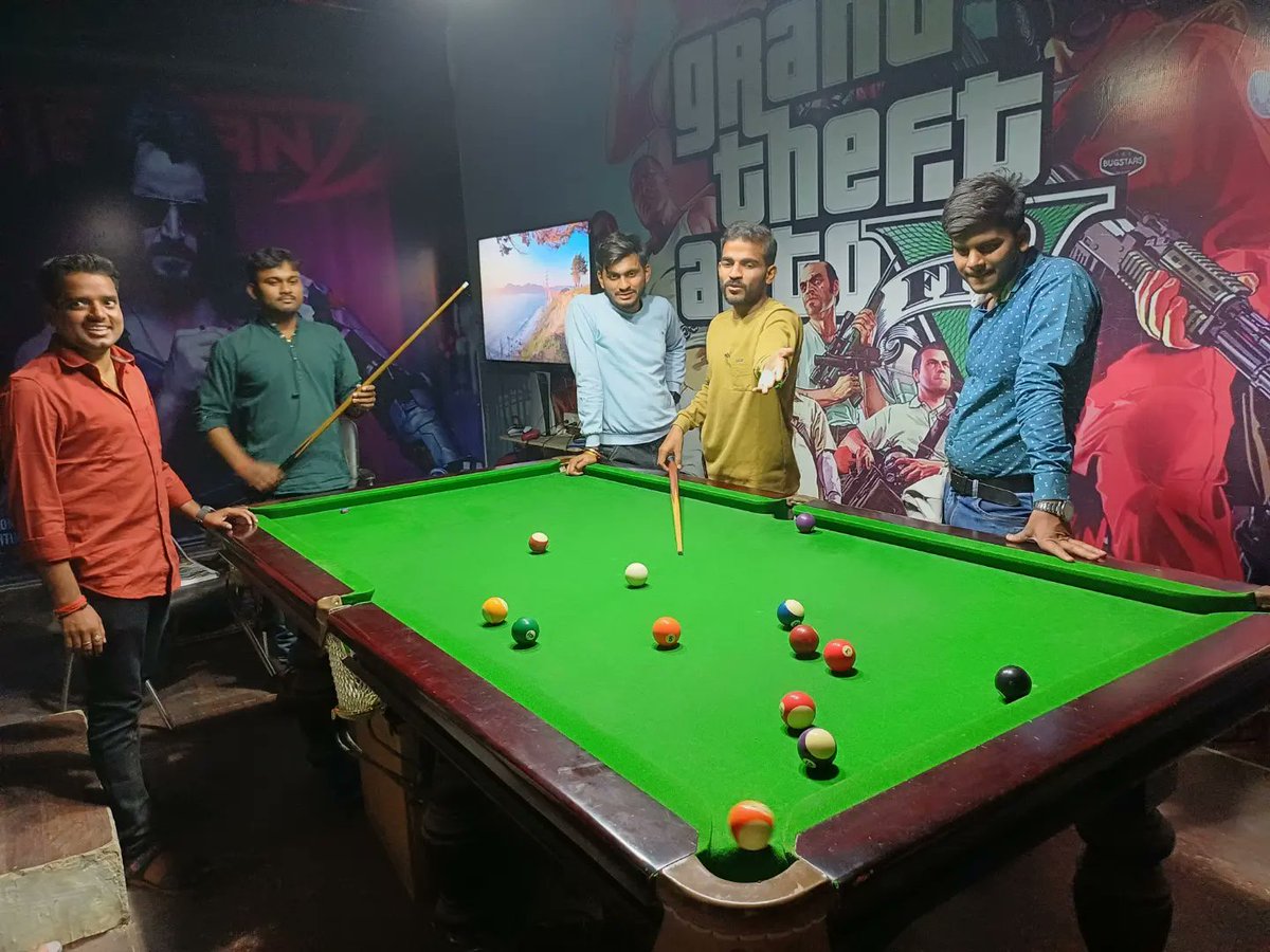 Dwivedi_AUSU's tweet photo. I don't always win in gaming, but I always have fun.
Sunday ☺️ Funday 💫🫶🏻
@Dwivedi_AUSU 
#Snooker #evening #Friends https://t.co/vwlm6BbV5z