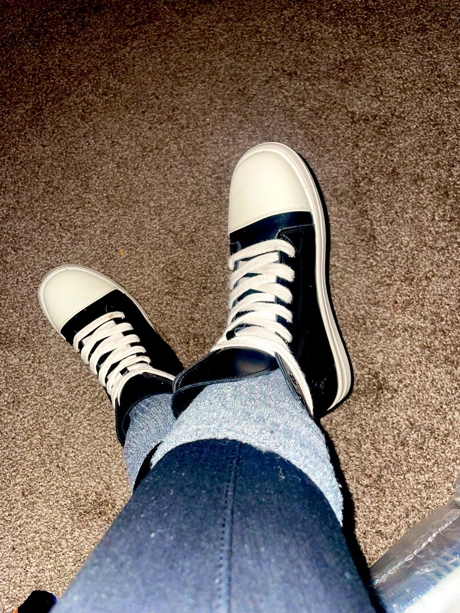 QueenKurrency's tweet photo. Sucks Your Face Isn’t Under My Shoes , While I Watch You Worship Me Like The Simp You Are 👸🏽 
•findom queen •feetslave •socksniffer • moneykink •feet https://t.co/jujkPjsc3z