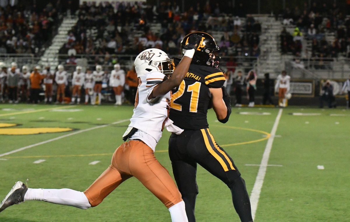 vcspreps's tweet image. Speedy Orange Vista raced for five scores of 65 or more yards to spoil Newbury Park's first sectional football final in nine years Saturday night. With 25-photo Gallery. @NPHSAthletic @NPPanthersONE
vcstar.com/story/sports/h…