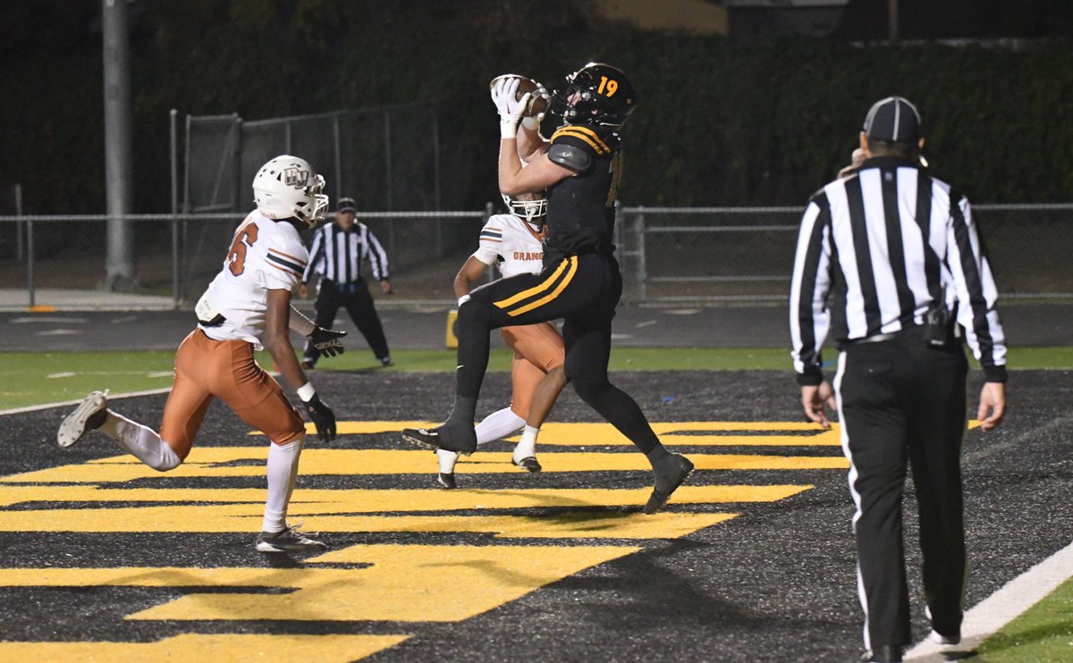 vcspreps's tweet image. Speedy Orange Vista raced for five scores of 65 or more yards to spoil Newbury Park's first sectional football final in nine years Saturday night. With 25-photo Gallery. @NPHSAthletic @NPPanthersONE
vcstar.com/story/sports/h…