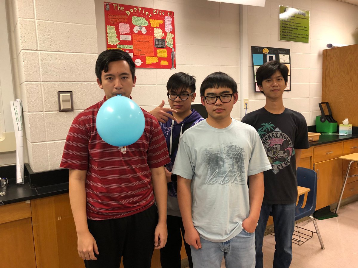 KBirdPhysics's tweet image. Some more pictures from the Balloon Car Competition.  #physicsisfun @KHS_Cougars
