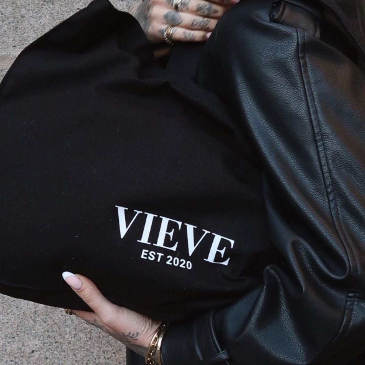 Designed to fit all of your essentials in, and more. The Everyday Tote is the perfect travel companion, whether for day-to-day or a weekend getaway. Where will you take yours? #VIEVE