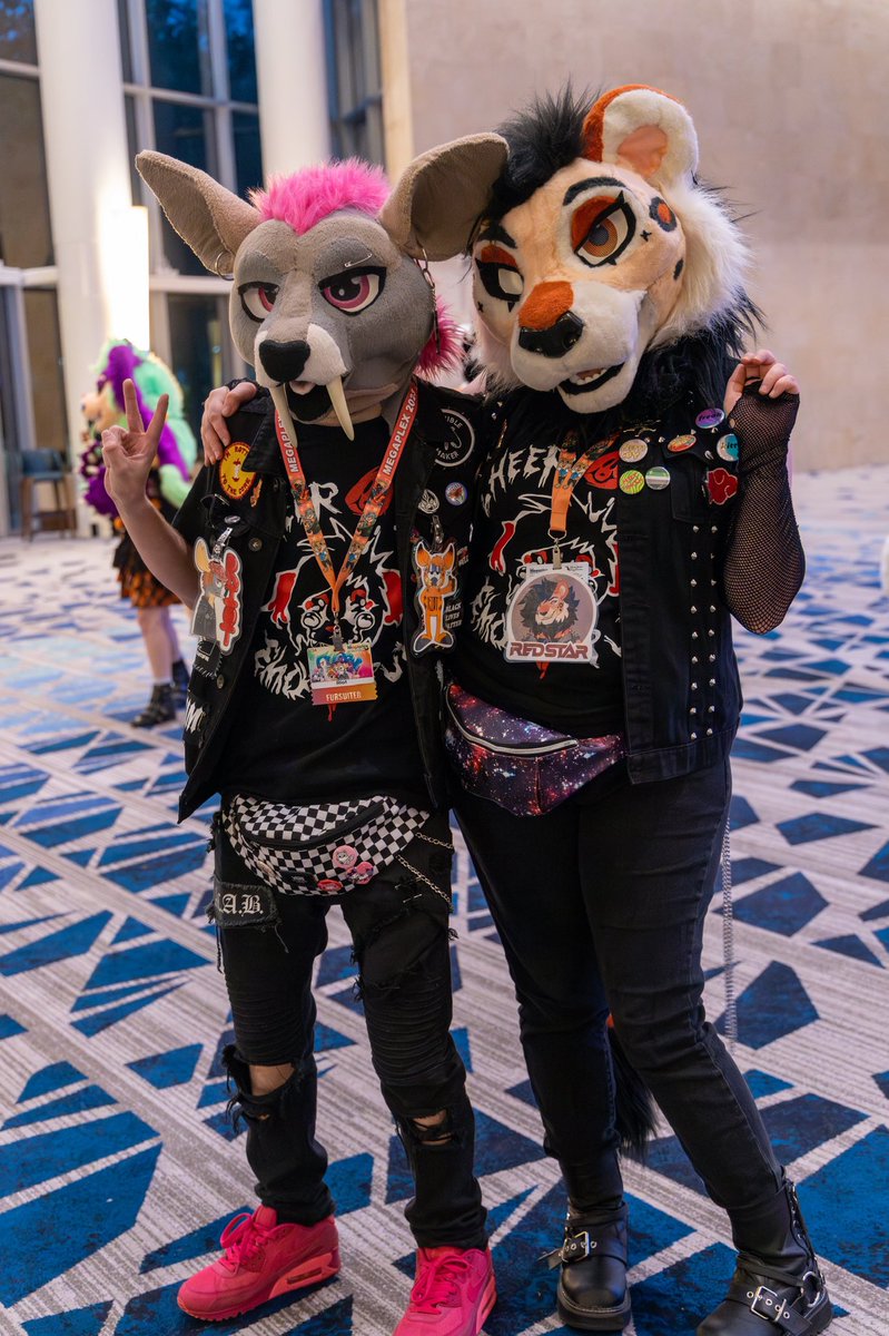 Happy birthday to @gothsimba  💕 💕

📸: @CodyTheDeer