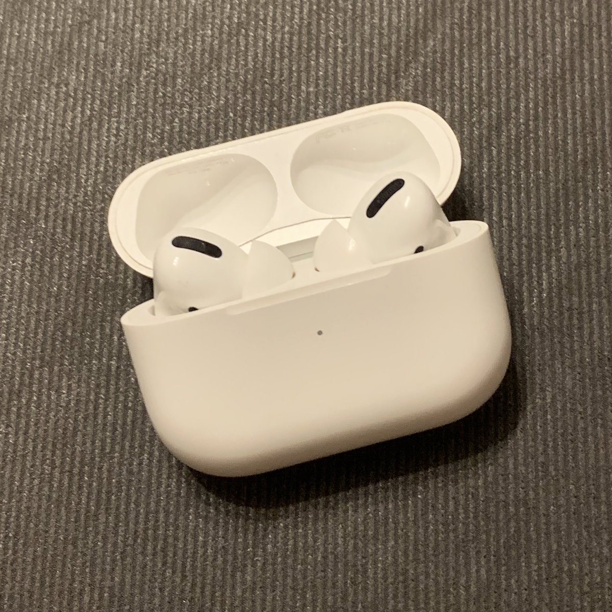 Dima_heyqq's tweet image. Honestly, the AirPods Pro are by far the best headphones ever made.

- sound quality
- convenience
- noise cancellation
- fit

Prove me wrong.