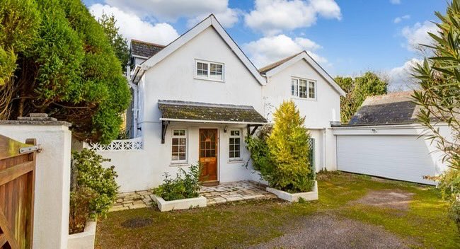 john_couch's tweet photo. NEW LISTING π‘ Cedars Road
Guide Β£465,000 Freehold
#onthemarket #housesforsale #home #sellingproperty #torquayproperty #torquay #estateagentstorquay #estateagentsdevon #devonproperty https://t.co/7RvxiNFRQR