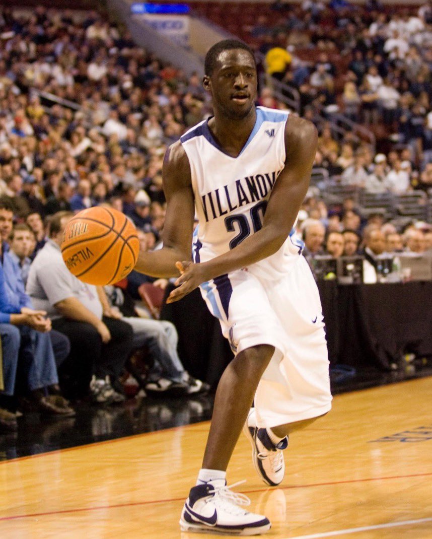 Happy Birthday to 2009 Final Four Member, @sclarkphilly! Enjoy the day Shane!