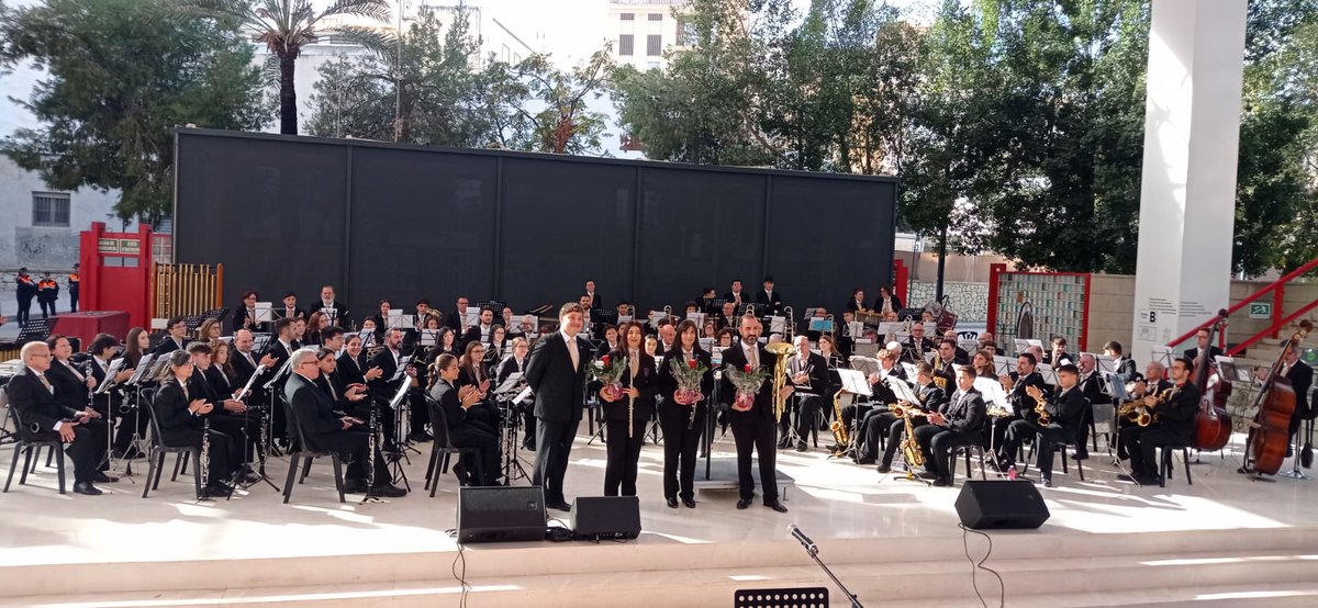 lesquerracrevi's tweet photo. 🗣️ | Assistim a l'espectacular XXXIX Cicle Musicocultural de Santa Cecília a càrrec de la Unió Musical de Crevillent.

Ha sigut un concert meravellós, ple de sentiment i emotivitat a favor de la pau i la llibertat dels pobles. https://t.co/ajikGy4c0Z
