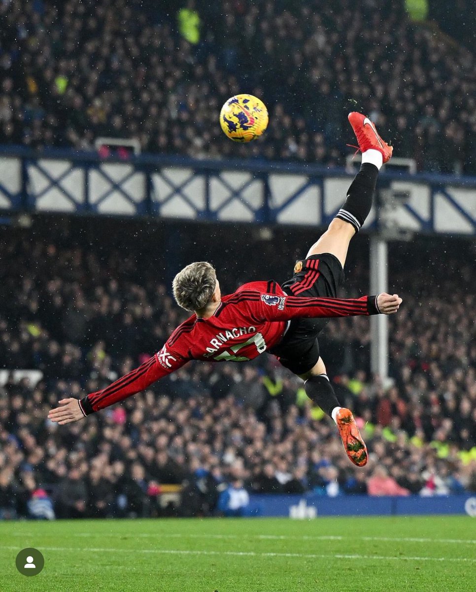 crayonthis's tweet photo. GOAL OF THE DECADE. https://t.co/Vd2gTMmFFd