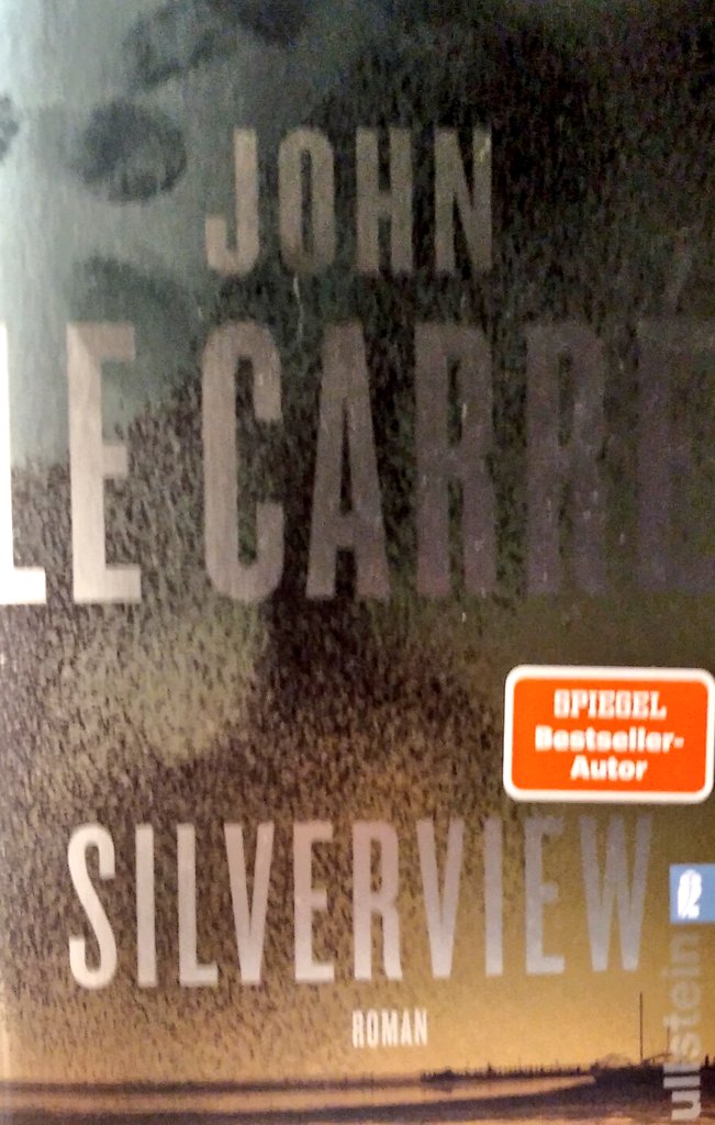 kryptomania84's tweet photo. Ein paar Mal daran vorbeigelaufen - jetzt wird gelesen: "Silverview" von John le Carré. Geheimdienstgeschichte mit einem polnischen Akzent soll es sein. Bin gespannt 🤔
#spionage #readlist #silverview https://t.co/HdTNvV043T