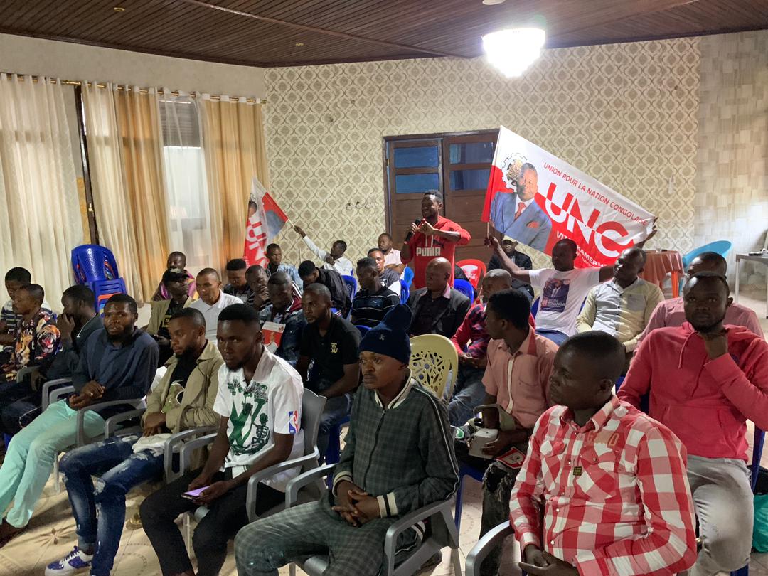 BobelabiR's tweet photo. Le 44 à la #Provinciale #KISANGANI, #Kevin #BENANGA Affûte Ses Armes pr la Grande Bataille Électorale de Décembre. Les Leaders de Ses Différentes Bases se Sont Reunis Autour de lui,Pour Préparer le #Triomphe du #Numéro20 #FATSHI #BÉTON,et la #Sienne. Force à lui https://t.co/uPe6y8g561