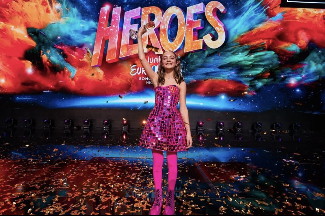 LA VICTOIRE EST POUR NOUS, 
LA FRANCE 🇫🇷

Merci pour tout ! Merci pour votre soutien 💖 Et un grand merci à toutes les équipes qui m’accompagnent depuis le début de cette aventure 🥰

L’Eurovision Junior 2023 c’est pour nous ✨

#JESC2023