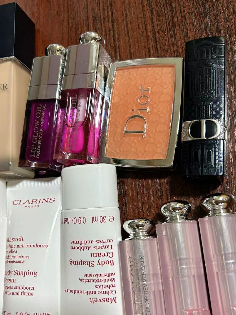 I think it is a pleasant thing to buy cosmetics from your favorite brand in the mall.