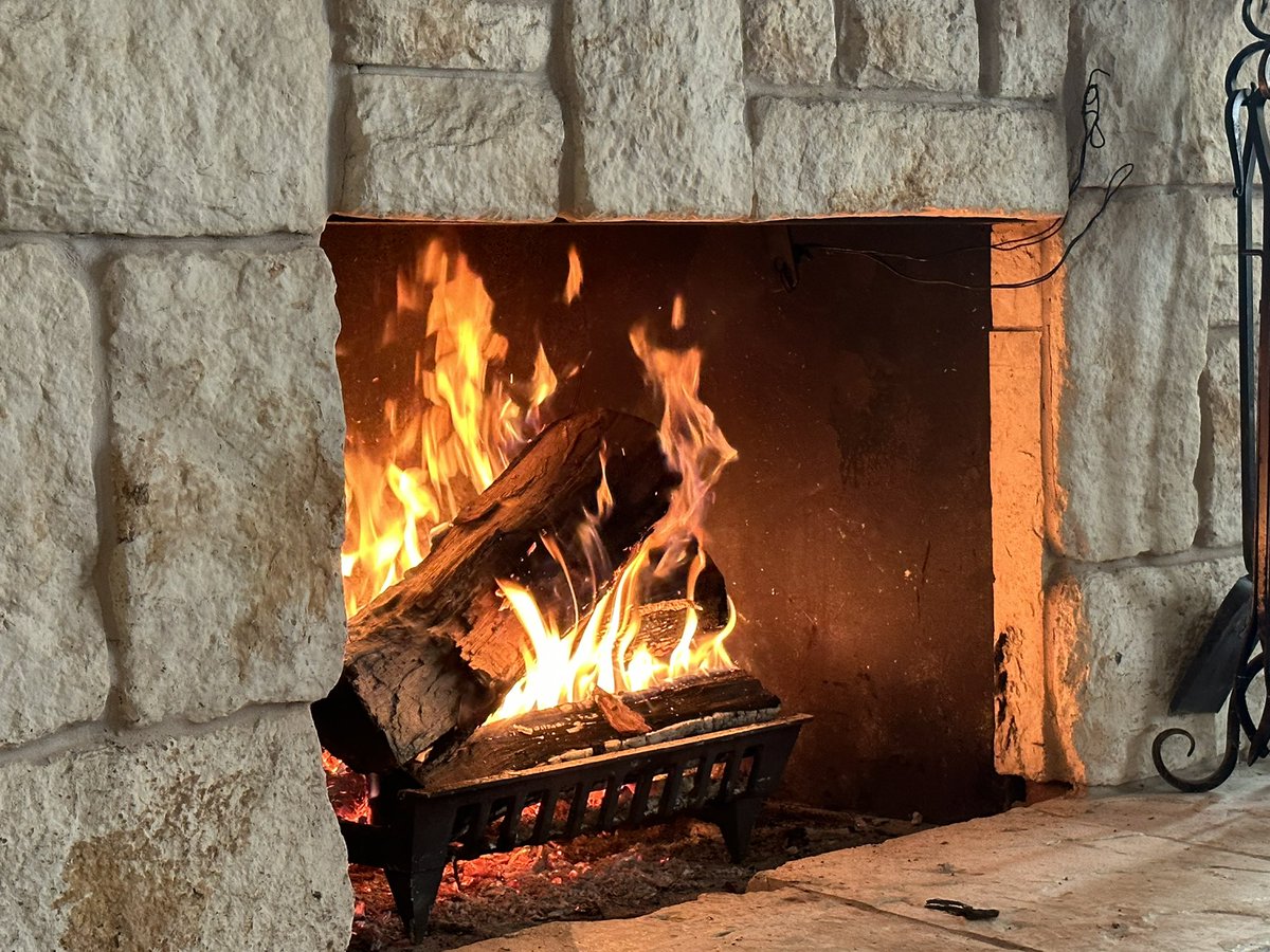 wadestanford's tweet photo. Awesome day to enjoy a fire!!
#fire #fireplace #FirstFireOfTheYear #cold #coldweather https://t.co/GKjDBRcIfQ
