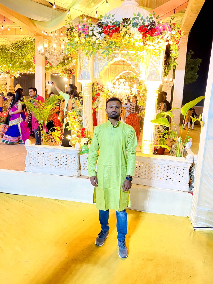 VishnuRabari25's tweet photo. ।। जीवनस्य प्रत्येकं चरणं स्वीकुरुत ।।

“जीवन के हर चरण को स्वीकार करें।”
#treditionallook❤️ #traditionalwear #navratri #lifereality #lifequotes #instagood #hinduculture https://t.co/W5Ddtrzr0W
