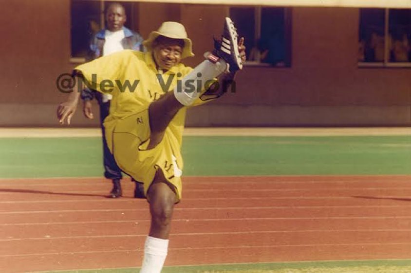 The only Arsenal player that ever tried a bicycle kick 😭😭😭😂💀💀