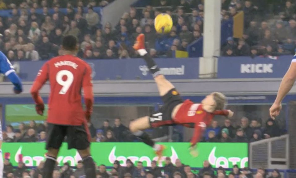 The Manchester Unity hand Evertown the L points after Guy Nacho’s flip kick no bouncer helps them to a 3 to 0 W at the Goodison Candy Shack.