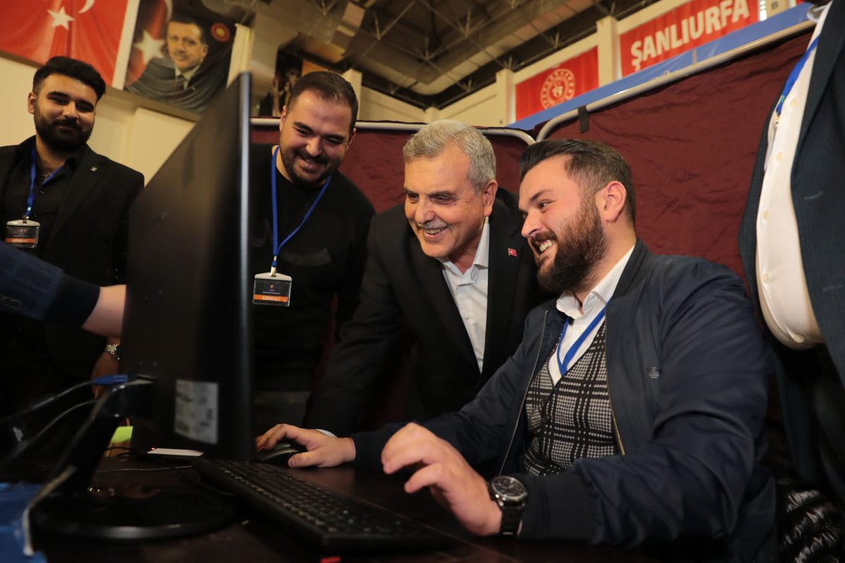 Sayın Cumhurbaşkanım <a href="/RTErdogan/">Recep Tayyip Erdoğan</a> böylesi görüntüler  bile tek başına temayül yoklamasına bakılarak #sanliurfa için karar vermemeye  sebeptir.

Şehir olarak kaybedecek bir 5 yılımız daha yok.

Unutmayınız ki ŞANLIURFA yabana atılacak bir şehir değildir.

<a href="/Akparti/">AK Parti</a> <a href="/akpartiurfa/">AK PARTİ ŞANLIURFA</a>