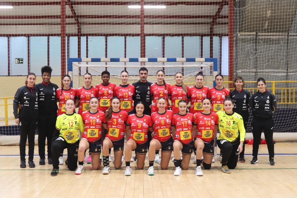 beti_onak's tweet photo. Pleno de victorias de las @Beti_guerreras
Estitxu Rodríguez clasifica a las #Junior para el #Mundial2024
#Scandiberico para las #Juveniles de Kelly Fonkeng
Victorias ante Portugal de las #Promesas de Miguel Etxeberria
#BasqueCountryInternationalCup Paula Garcia y Laida Urbitarte https://t.co/83zQfWa3QT