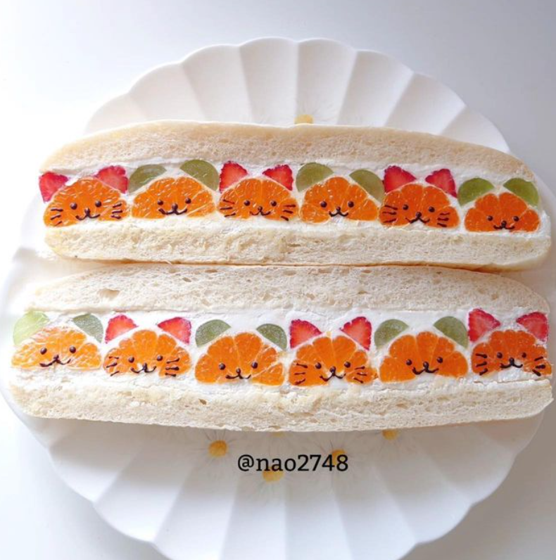 daily_dolce's tweet photo. Fruit cat sandwiches made by nao2748 https://t.co/IGhDHbMW7W