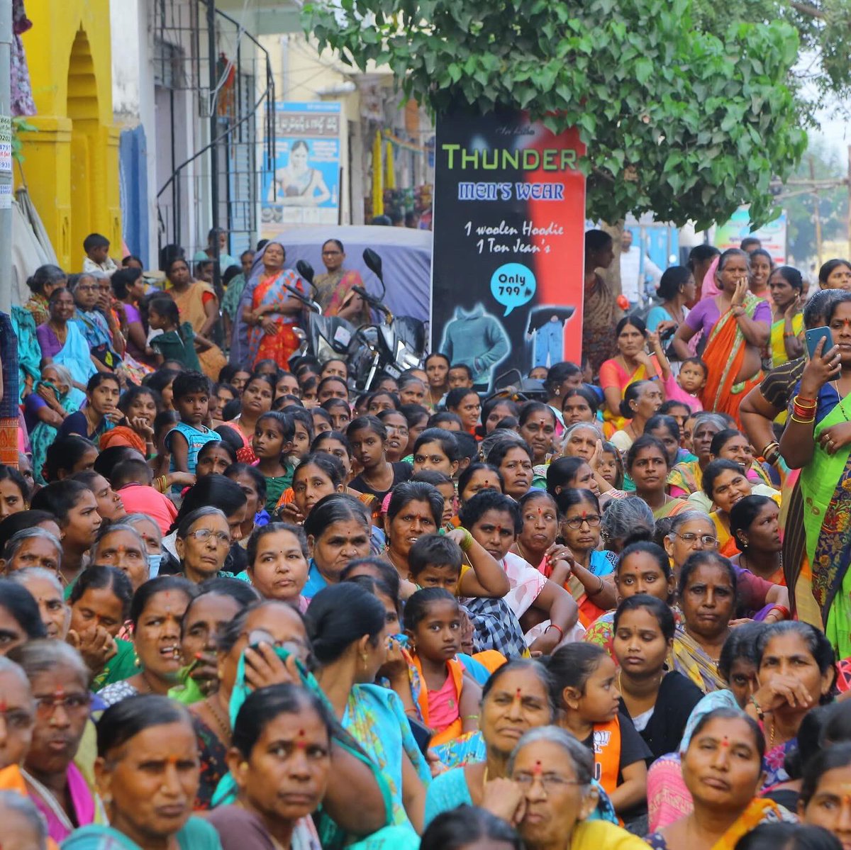 Arvindharmapuri's tweet photo. మల్లాపూర్📍— Mallapur📍

#nonoteforvote #nocommission #ZeroCorruption #ad4korutla #Modi4Bharat #BCsWithBJP #EwsReservation #Vote4BJP #BJPWithMadigas https://t.co/YnHBb37yJ2