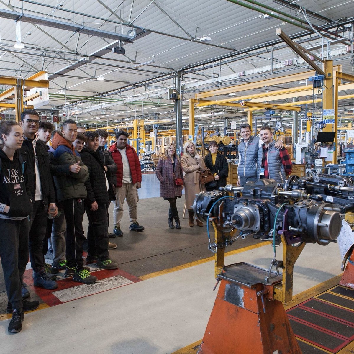 OpenFactoryIT's tweet image. 🔵  IL WEEKEND DI #OPENFACTORY

Si è appena concluso il weekend dedicato a #OpenFactory, in cui più di 30 aziende hanno aperto le loro porte per far comprendere l’importanza culturale, sociale ed economica del fare impresa.

📸 Ecco le foto di alcune delle aziende partecipanti