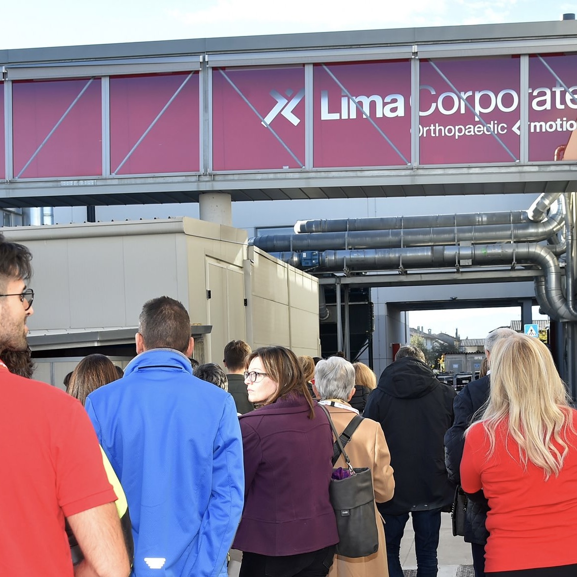 OpenFactoryIT's tweet image. 🔵  IL WEEKEND DI #OPENFACTORY

Si è appena concluso il weekend dedicato a #OpenFactory, in cui più di 30 aziende hanno aperto le loro porte per far comprendere l’importanza culturale, sociale ed economica del fare impresa.

📸 Ecco le foto di alcune delle aziende partecipanti