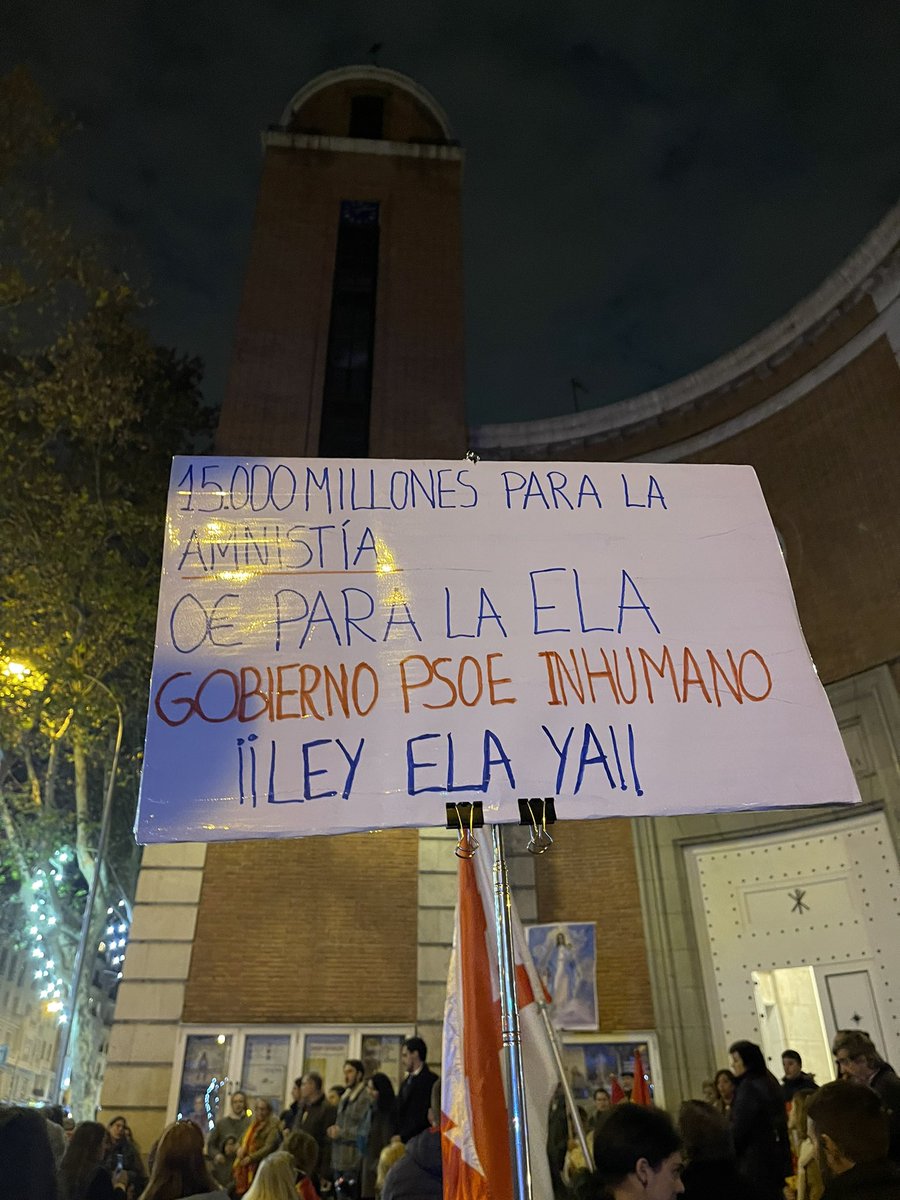 Pancarta muy importante hoy en Ferraz. 

15.000 millones para la amnistía, 0€ para la ELA. 

Gobierno PSOE inhumano 

LEY ELA YA

<a href="/pons_sabate/">Jordi Sabaté Pons</a>