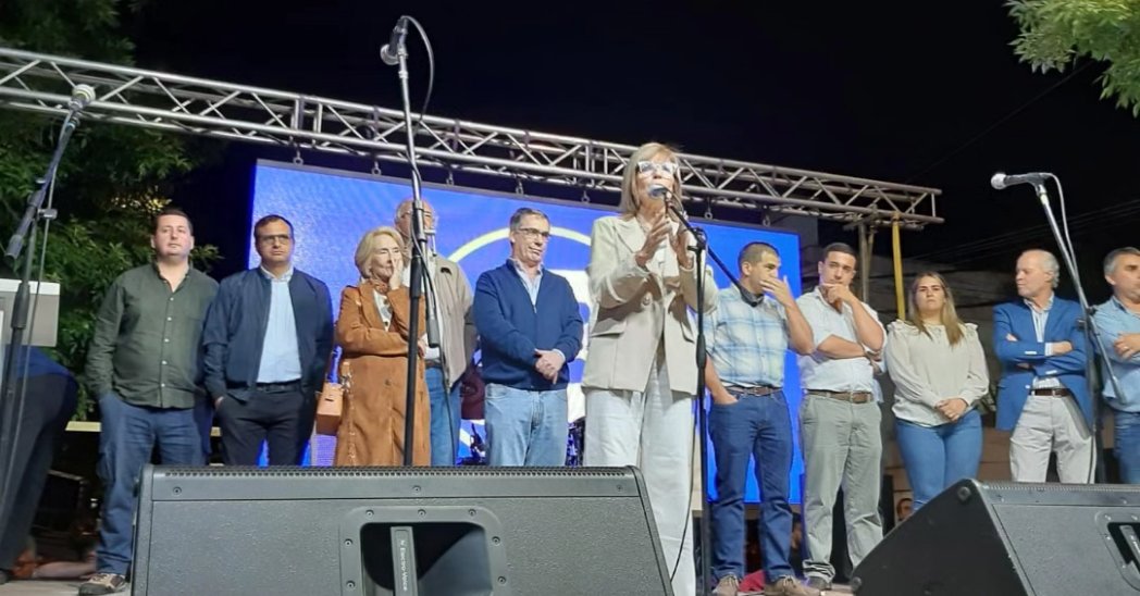 PNACIONAL's tweet photo. "Esta Lista es lo que soñamos que fuera", afirmó @sergiobotana en el acto por los 25 años de #La3, este sábado en Melo https://t.co/74Smb3aOIR