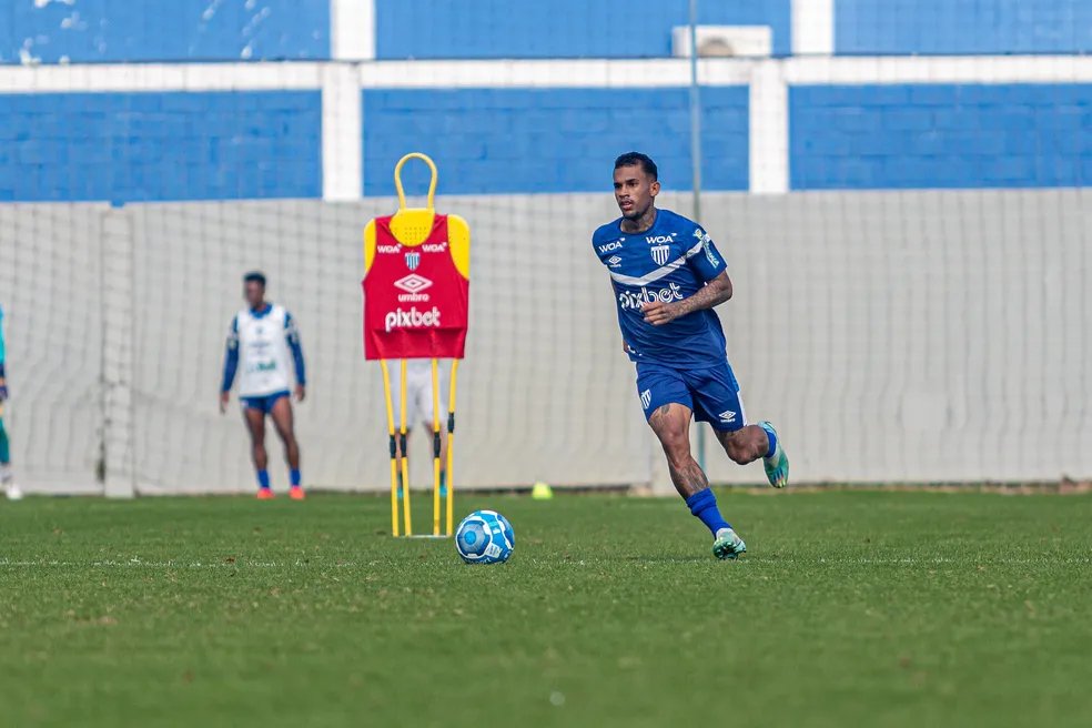 Edinho (meio-campista - 22)

- 7 jogos (3 como titular)
- 1 amarelo

Chegou ao clube em julho e foi reserva durante a Série B e titular na Copa Santa Catarina. Contrato até o fim de 2024.