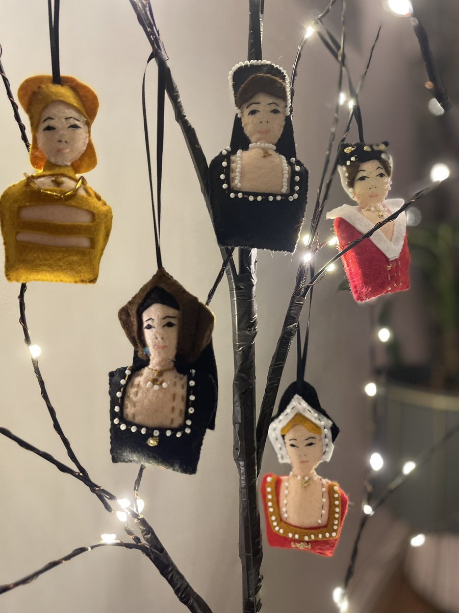 CulturalCurtis's tweet photo. @HandmadeHour here’s to Christmas and felt mini character hangings for the tree. From Henry VIII, his wives to the cast of Harry Potter #HandmadeHour #handmadegifts | https://t.co/Cq8B9r2dxI https://t.co/4DJJ3GJwzi
