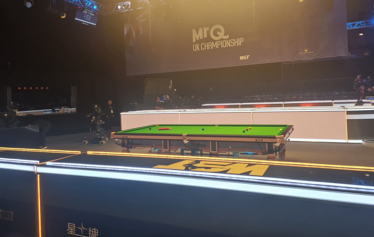 Looking forward to a great evening session at the <a href="/WeAreWST/">WST</a> UK Championship. 
<a href="/markjesterselby/">Mark Selby MBE</a>, hope you enjoyed your meal at Totos