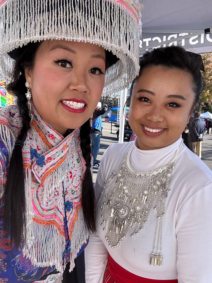 MaiForUs's tweet photo. Nyob zoo sawv ntxov, good morning! Fired up and ready for the last day of SHNY! I’m next to T&Y Supermarket booth! Come support local Hmong Businesses in Sacramento ❤️! #HmongIsBeautiful #NyobZooXyooTshiab @VisitSacramento https://t.co/b3CskKKqC1