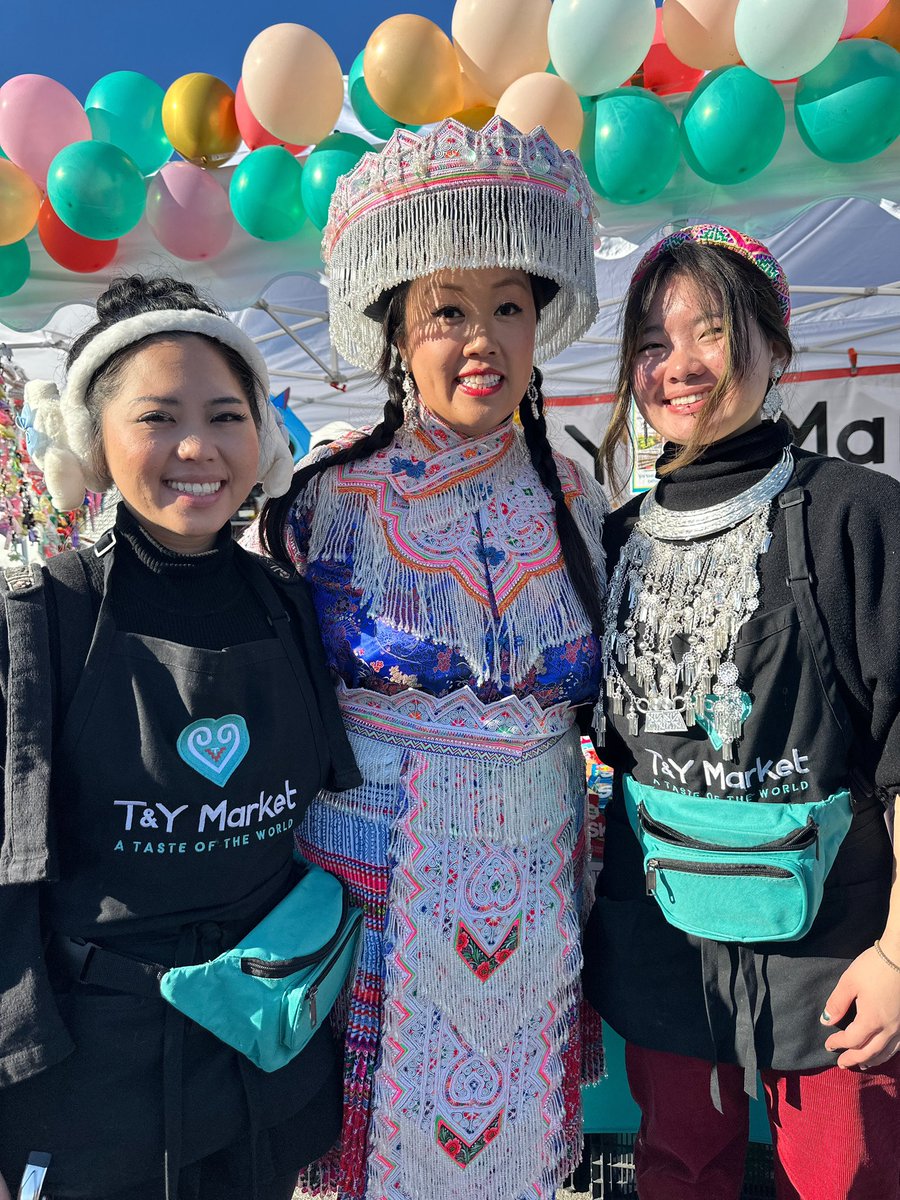 MaiForUs's tweet photo. Nyob zoo sawv ntxov, good morning! Fired up and ready for the last day of SHNY! I’m next to T&Y Supermarket booth! Come support local Hmong Businesses in Sacramento ❤️! #HmongIsBeautiful #NyobZooXyooTshiab @VisitSacramento https://t.co/b3CskKKqC1