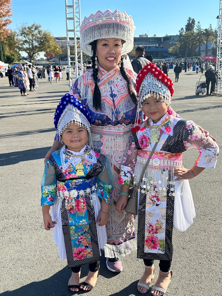 MaiForUs's tweet photo. Nyob zoo sawv ntxov, good morning! Fired up and ready for the last day of SHNY! I’m next to T&Y Supermarket booth! Come support local Hmong Businesses in Sacramento ❤️! #HmongIsBeautiful #NyobZooXyooTshiab @VisitSacramento https://t.co/b3CskKKqC1