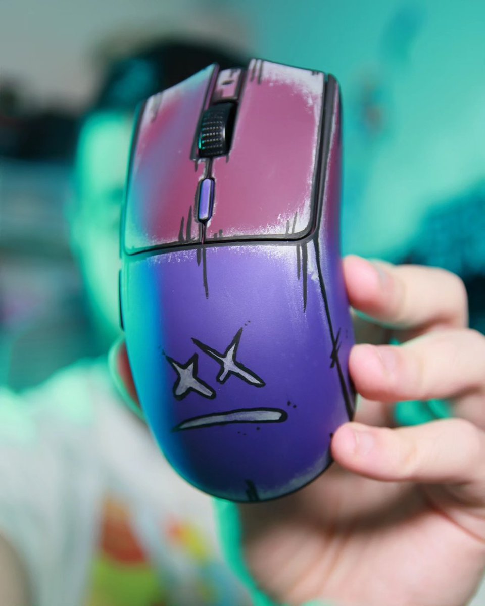 Giving away this beautiful and unique Razer Viper V3 Hyperspeed 🔥

The Giveaway is hosted on my IG (kosker_oldschool) 💜

🎨Paintjob 🖌️by @Modest__Designs