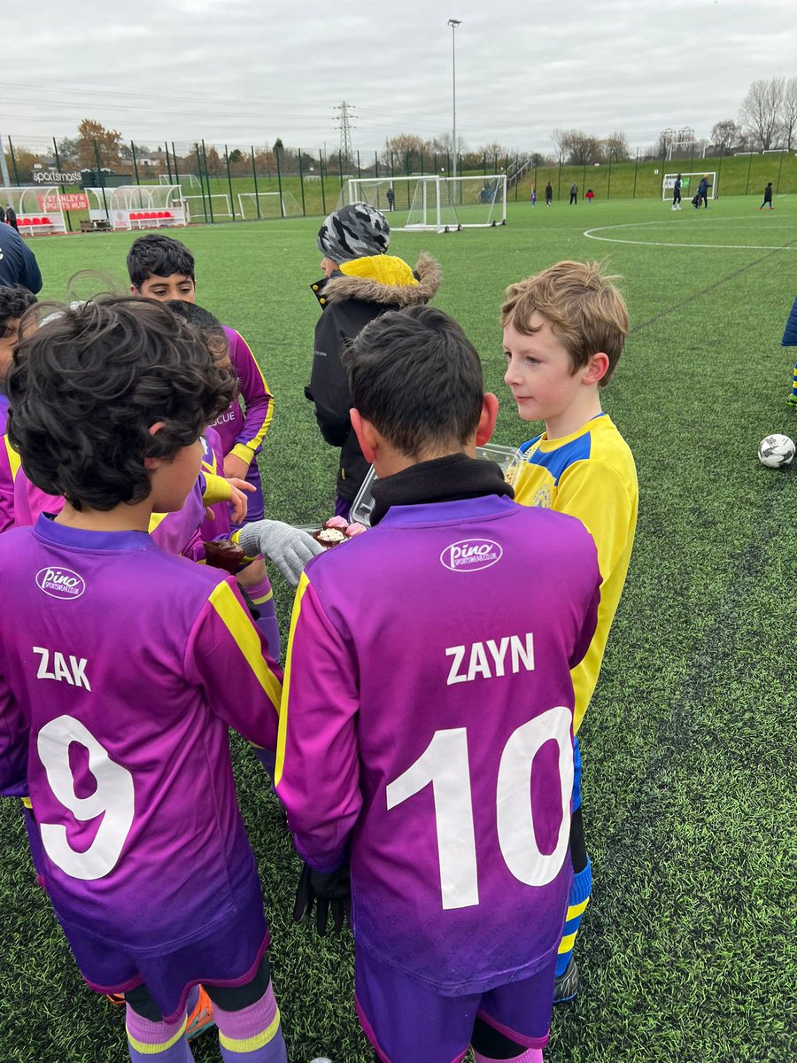 ahffc's tweet image. Our U10s were treated to cakes by the Readstone United players after the game.  

Our Coach said “Readstone were fantastic , a really friendly set of parents &amp;amp; coaches, who were full of praise for all the boys at the end” 

Positive memories banked 👌🏼What kids footy’s about ⚽️